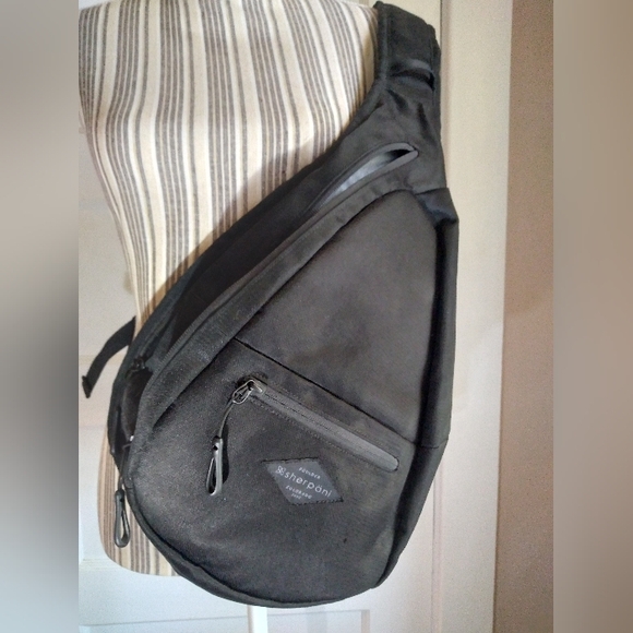 Sherpani Crossbody Sling black travel bag RFID - Picture 7 of 7